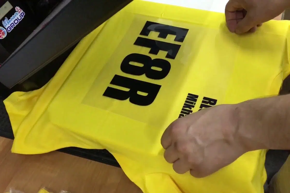 چاپ dtf روی تیشرت زرد