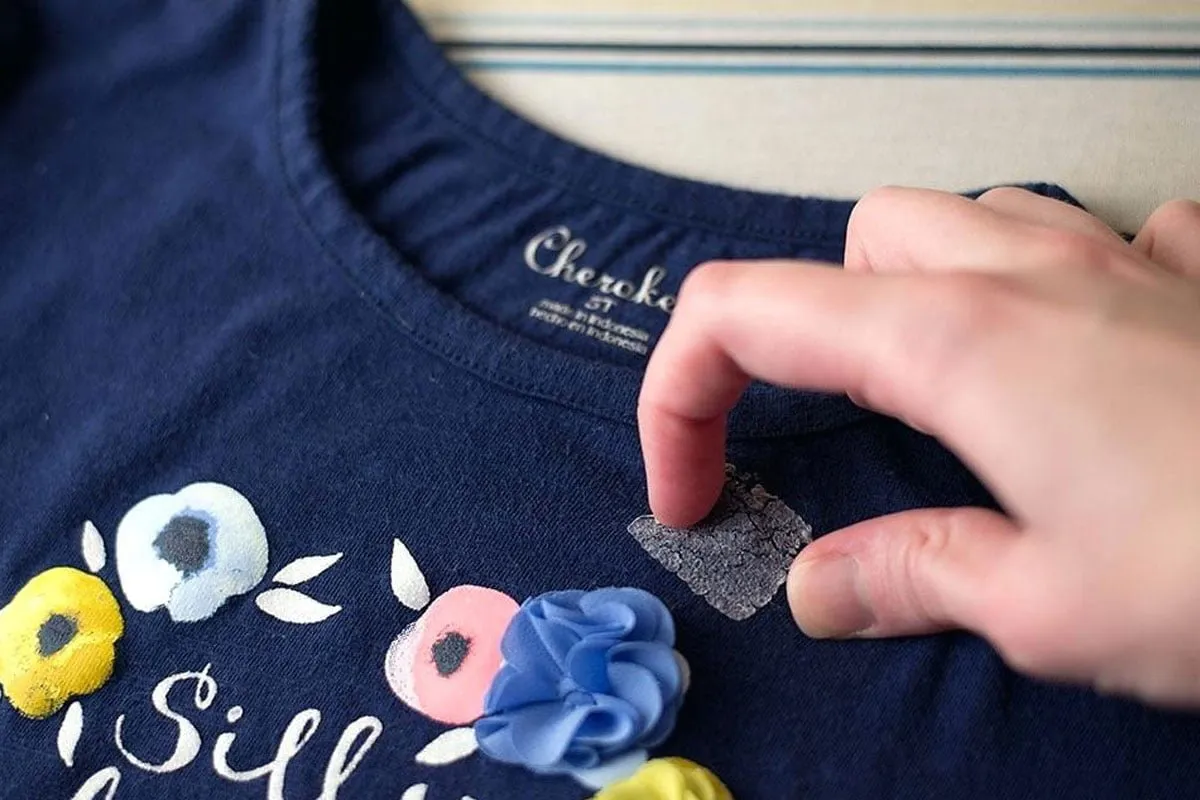 پاک کردن چسب یک دو سه از روی لباس